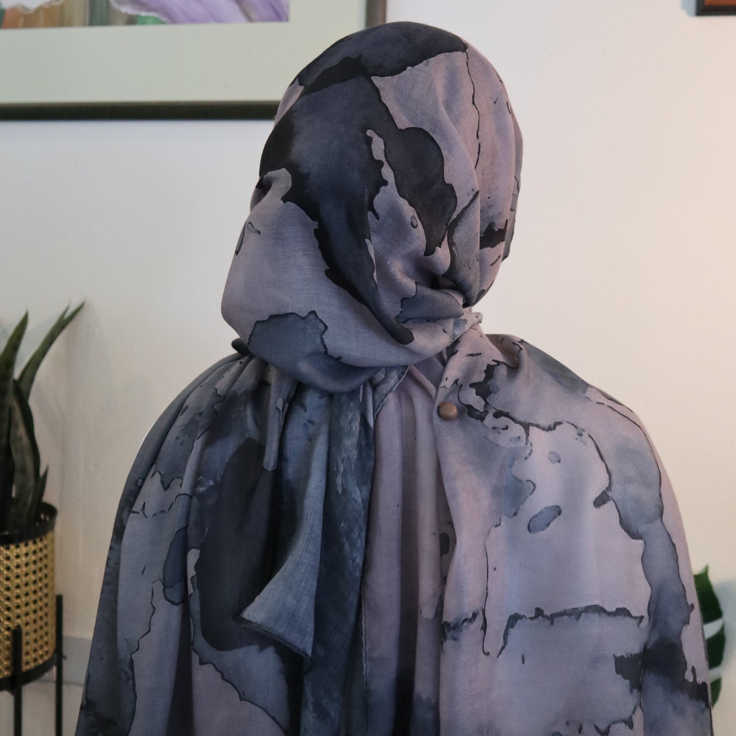 Hijab in grey marble print 